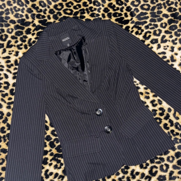 xoxo black pinstriped blazer - Picture 3 of 5